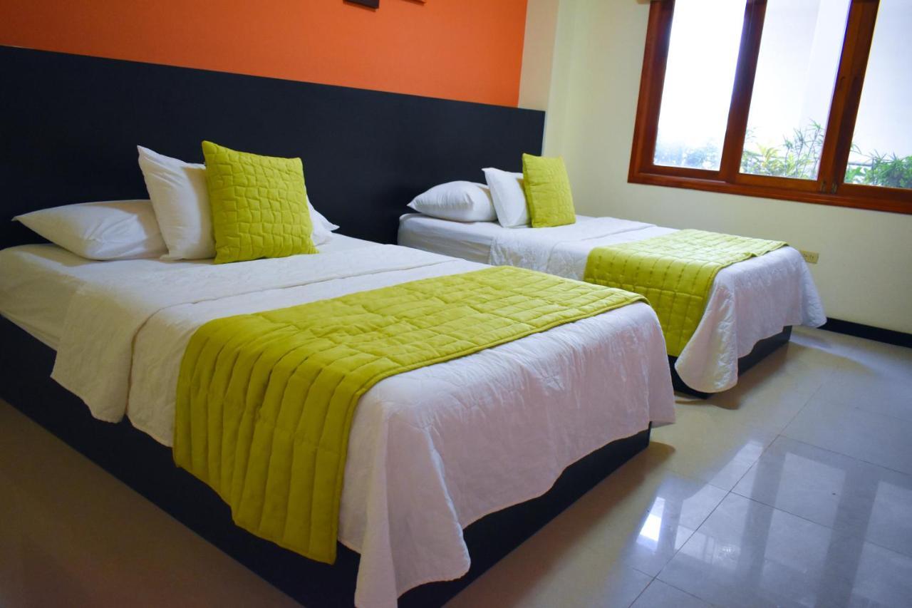 Hotel La Laguna Galapagos Пуерто Виламил Екстериор снимка