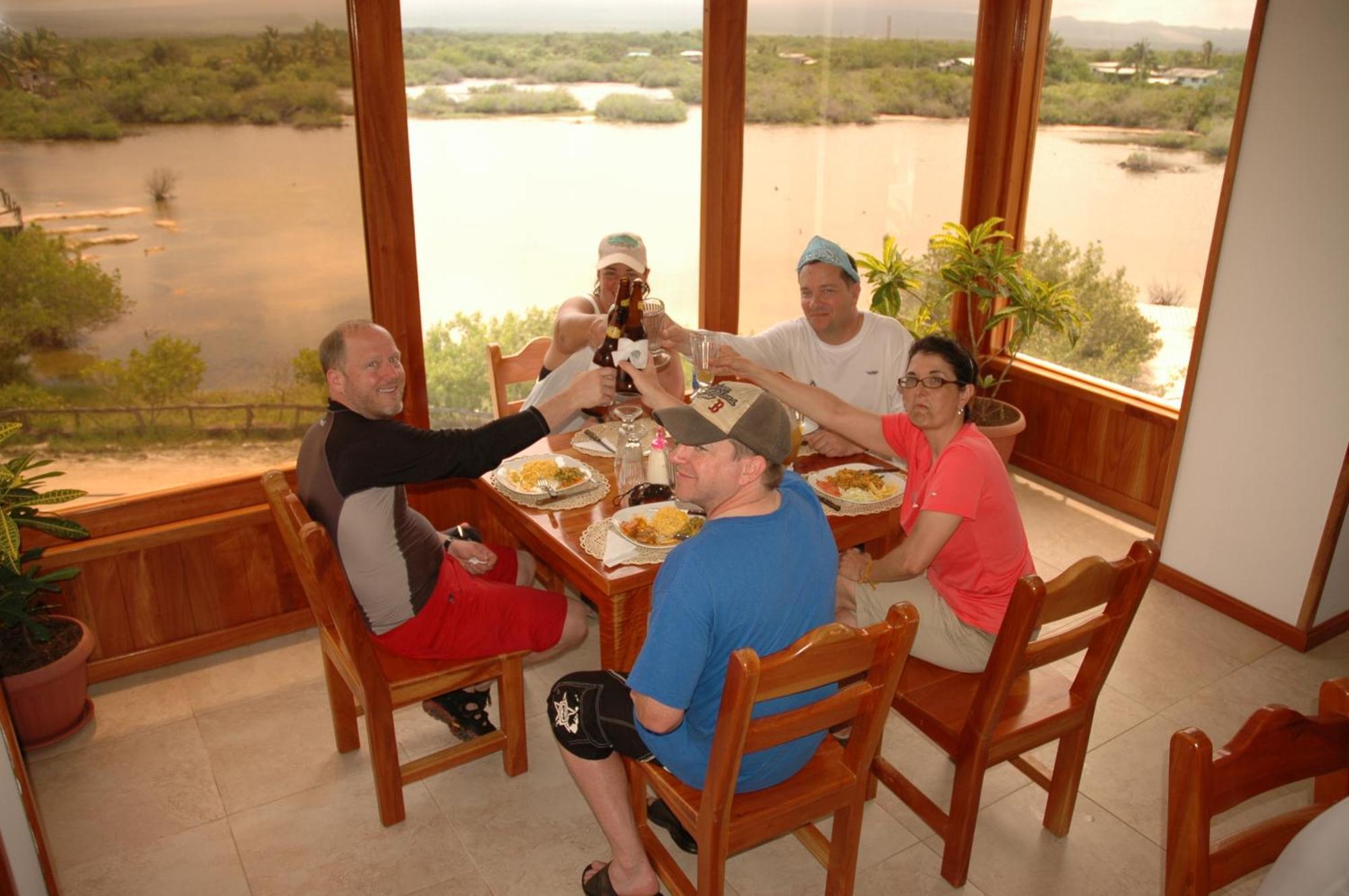 Hotel La Laguna Galapagos Пуерто Виламил Екстериор снимка