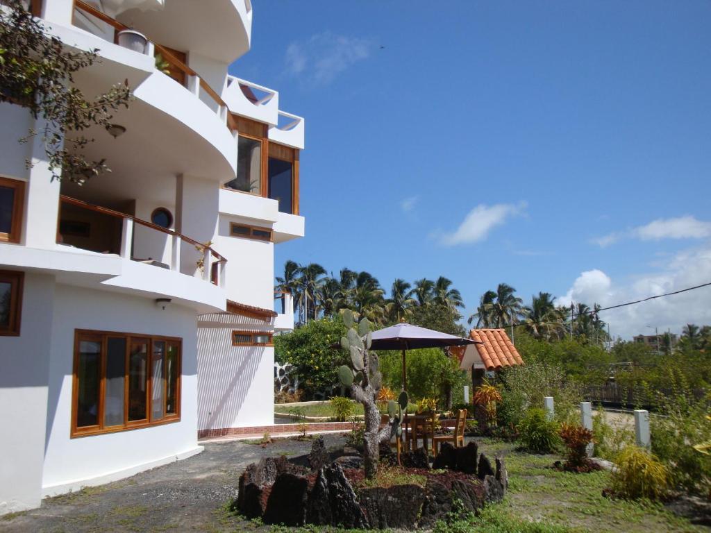 Hotel La Laguna Galapagos Пуерто Виламил Екстериор снимка