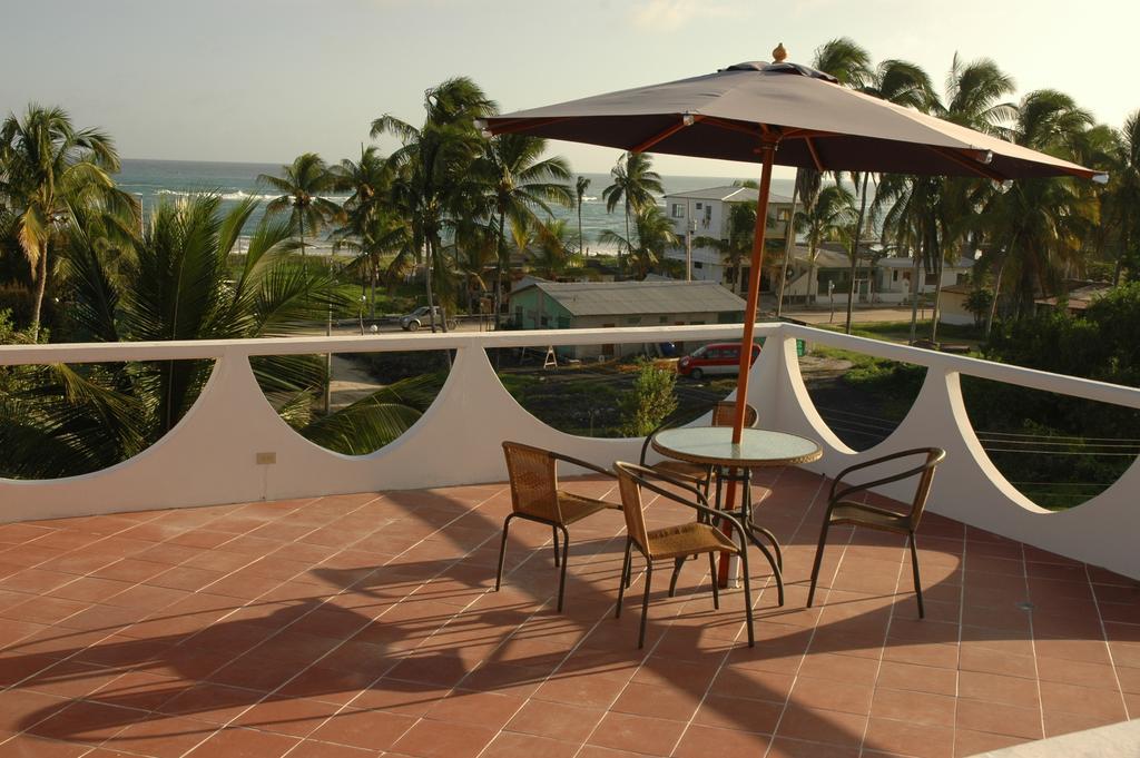 Hotel La Laguna Galapagos Пуерто Виламил Екстериор снимка