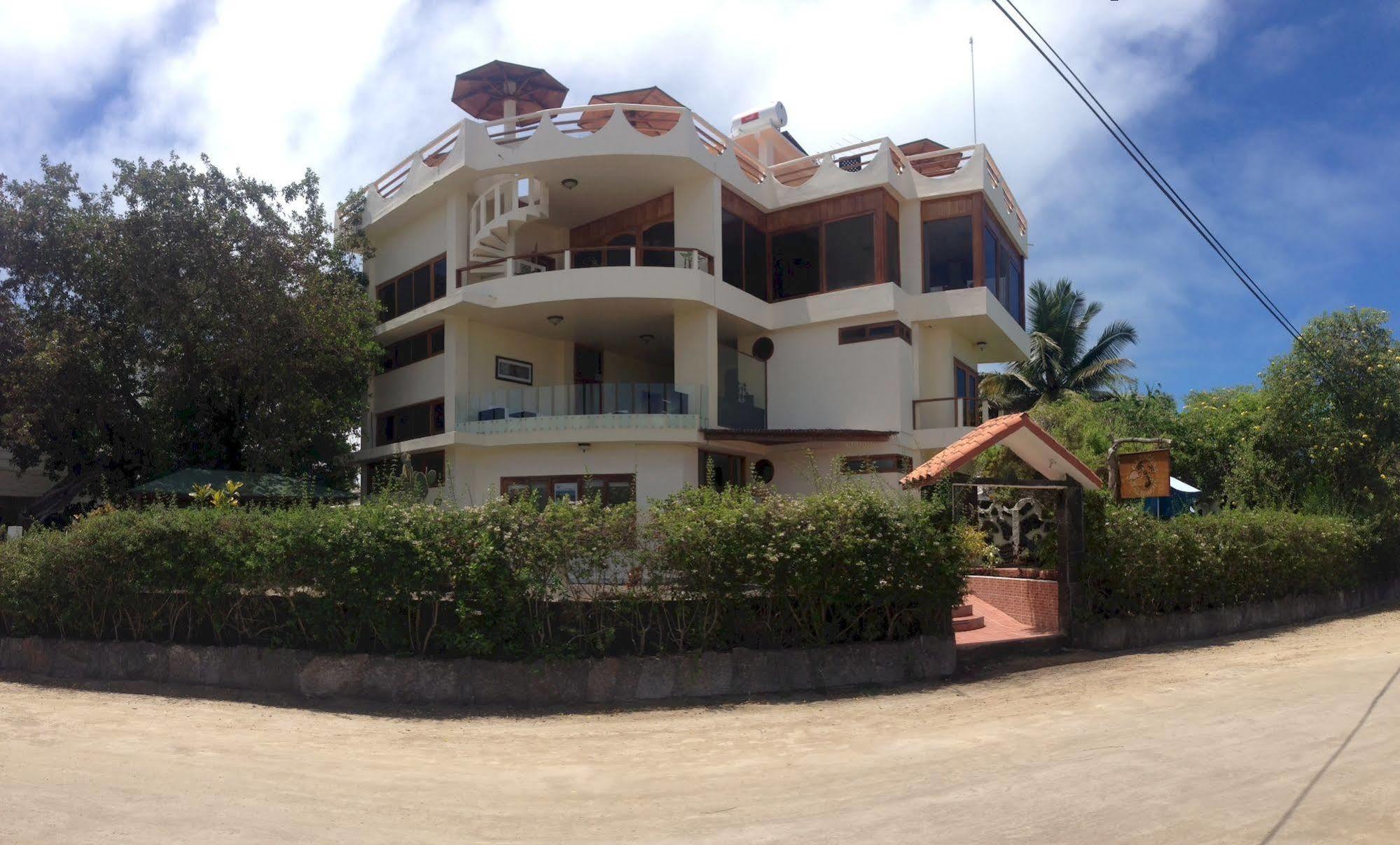 Hotel La Laguna Galapagos Пуерто Виламил Екстериор снимка