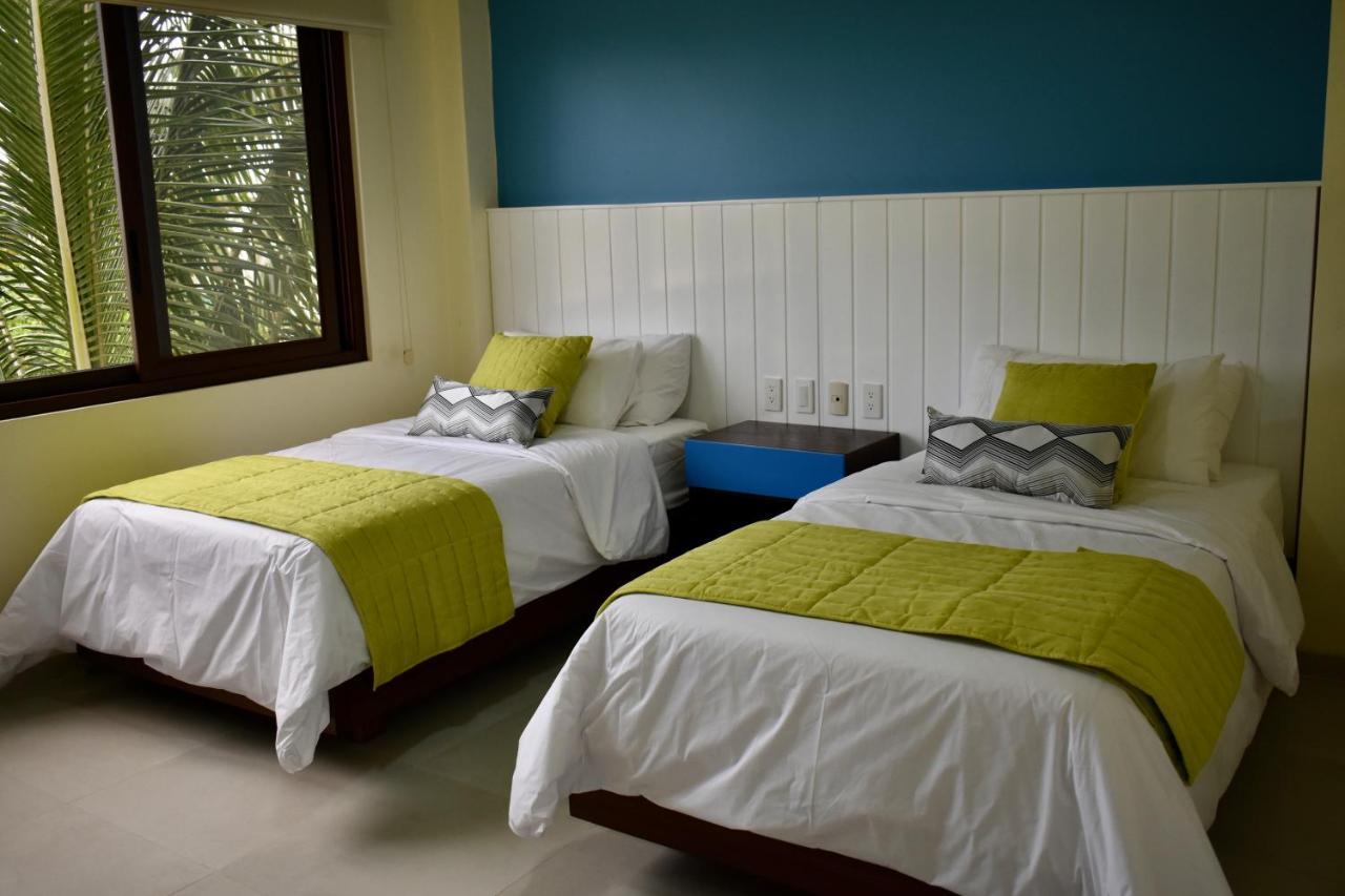 Hotel La Laguna Galapagos Пуерто Виламил Екстериор снимка